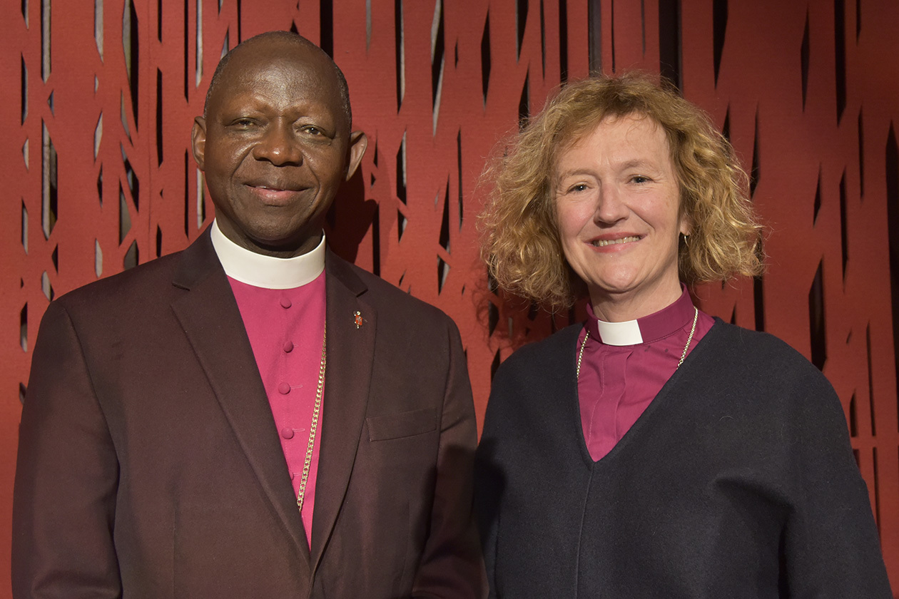 Biskop Yambasu besøkte Oslo bispedømme januar 2019. Han er her avbildet sammen med biskop Kari Veiteberg.