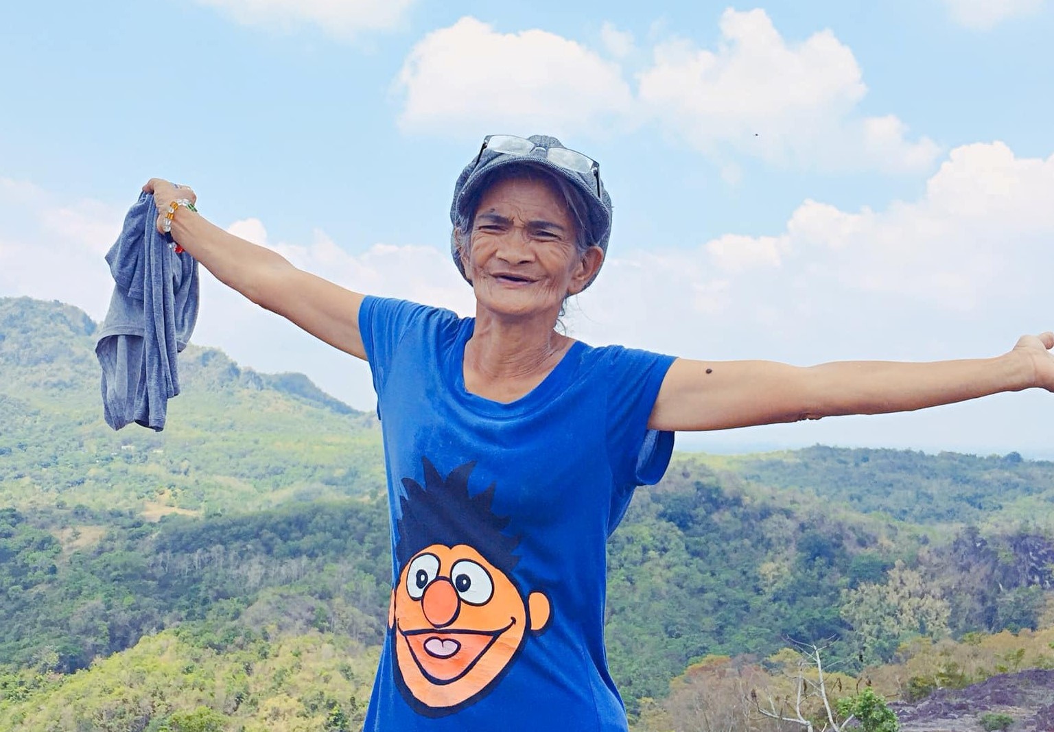 Frivillig kvinne på Filippinene aktiv i bistandsarbeid og misjon