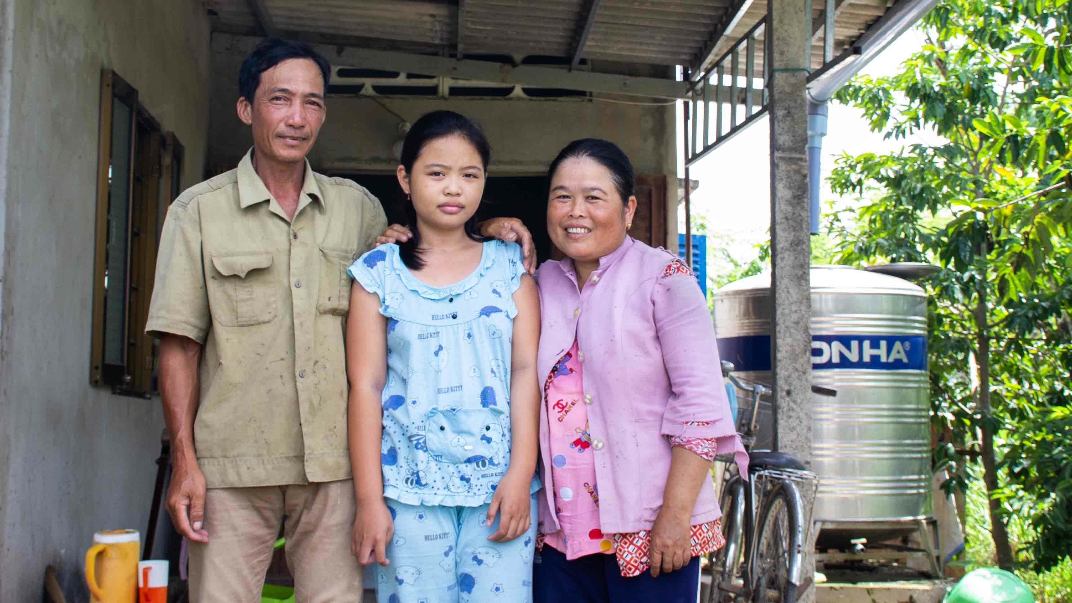 Mannen, datter og Linh