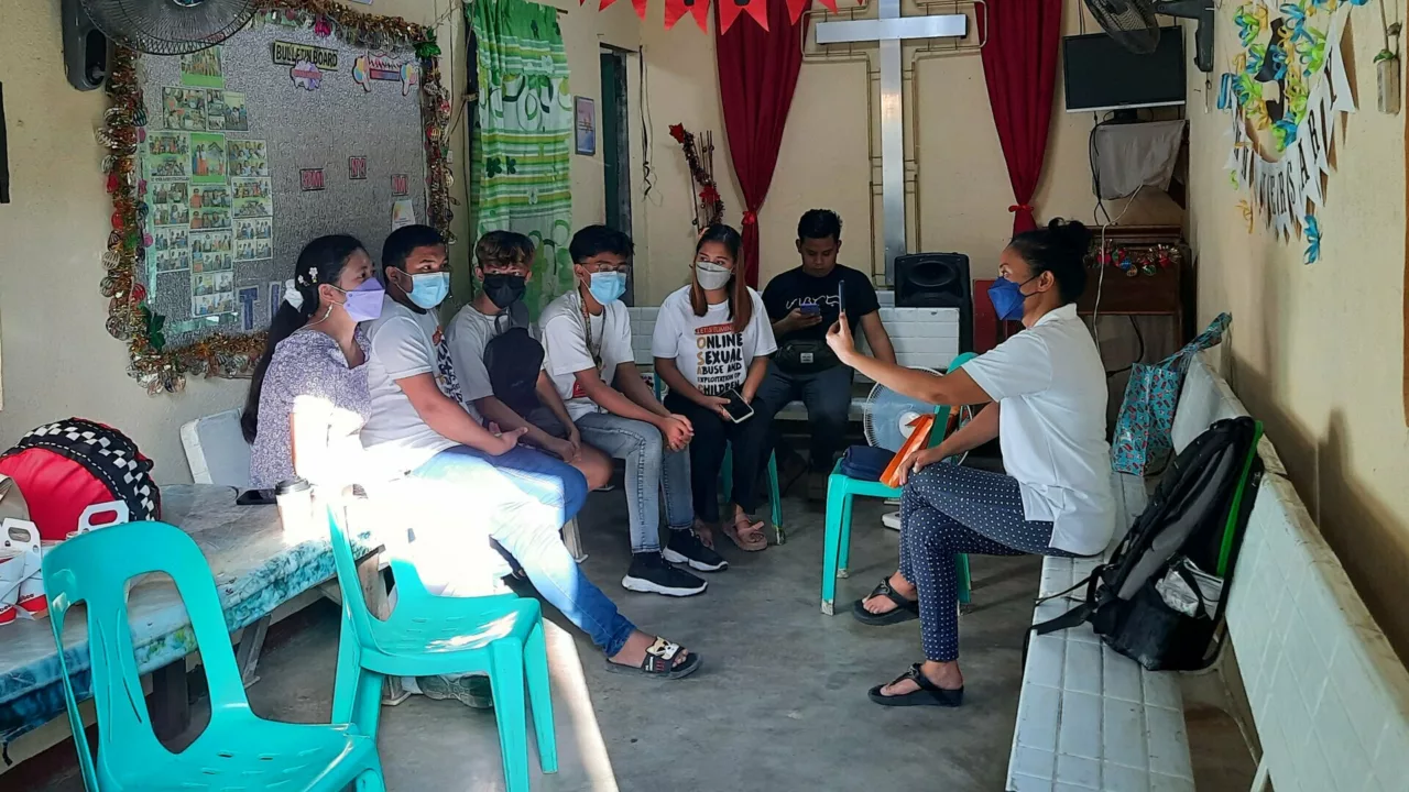 Misjonsalliansen og våre partnere på Filippinene driver utstrakt informasjon og opplæring i kampen mot nettovergrep, blant annet i og gjennom kirkene i landet.